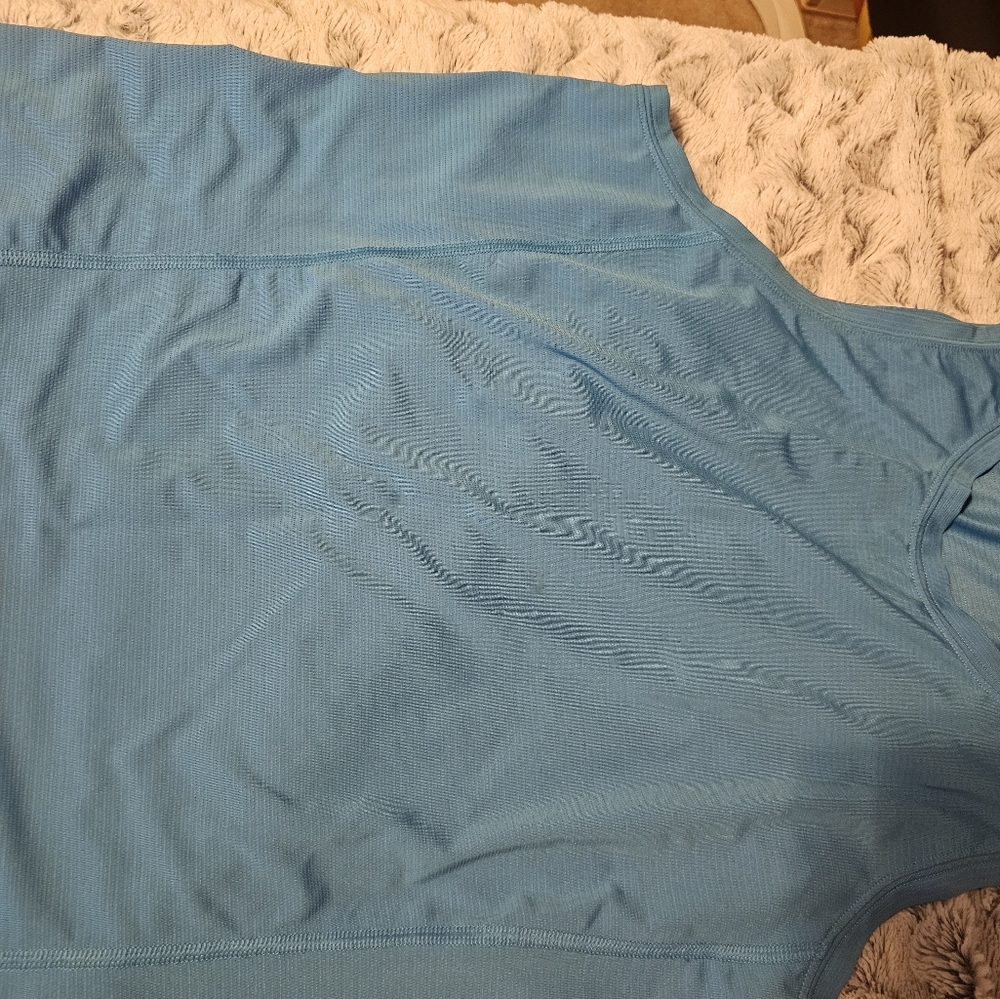 Lululemon Aqua Tank Top - Picture 9 of 9